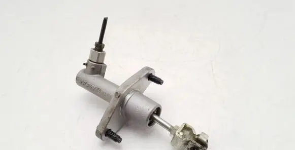 Honda CR-V Clutch master cylinder