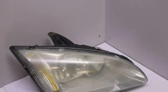 Ford Focus Headlight/headlamp 4M5113K060AA VP4MMXH3K060AA