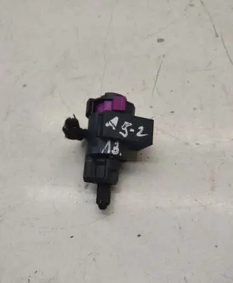 Audi A5 8T 8F Brake pedal sensor switch 914689963 914689963B