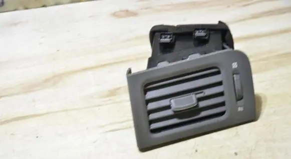 Nissan X-Trail T31 Dashboard side air vent grill/cover trim