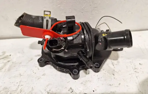 Renault Kadjar Thermostat housing 110600260R