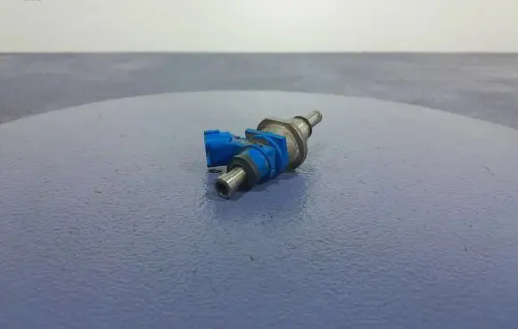 Mazda 6 Fuel injector E7T20271