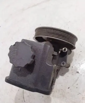 Mercedes-Benz Sprinter W901 W902 W903 W904 Power steering pump
