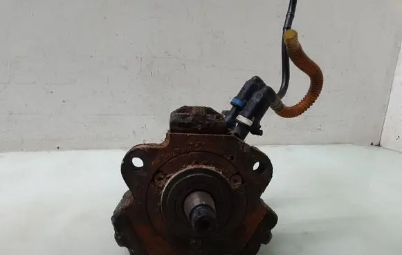 Renault Scenic I Fuel injection high pressure pump 7700111010
