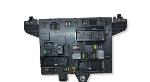 Opel Astra J Fuse module 13302301