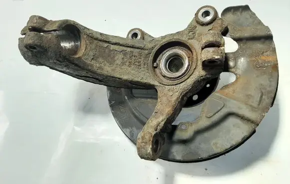 Front wheel hub