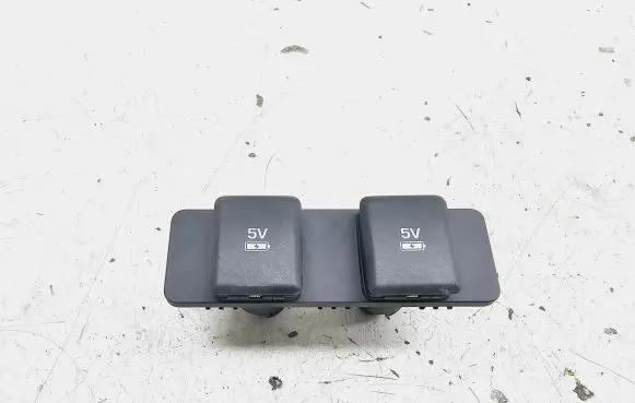 Land Rover Range Rover Sport L494 USB socket connector JPLA19010CA