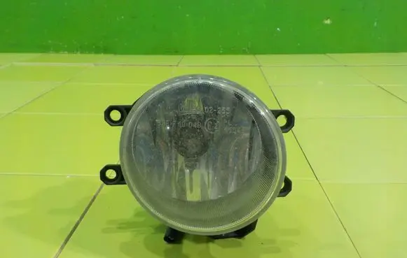 Toyota Avensis T270 Front fog light 8121002110 18AB29