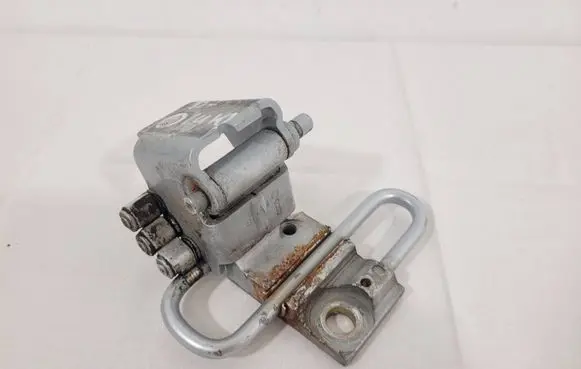 Audi A4 S4 B7 8E 8H Front door lower hinge 8E0831412B