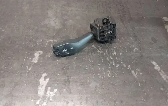 BMW 5 E39 Indicator stalk 8363668m 01104010