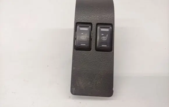 Nissan X-Trail T30 Seat heating switch 68486EQ000