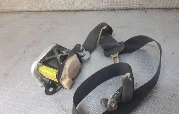 Mazda CX-7 Front seatbelt 