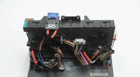 Mercedes-Benz Vito Viano W639 Fuse module 6395450201 518878004