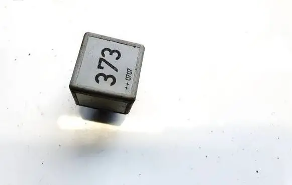 Volkswagen PASSAT B5.5 Other relay 8D0951253A V23154-B52-X301