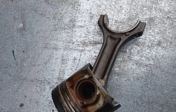 BMW X5 F15 Piston with connecting rod