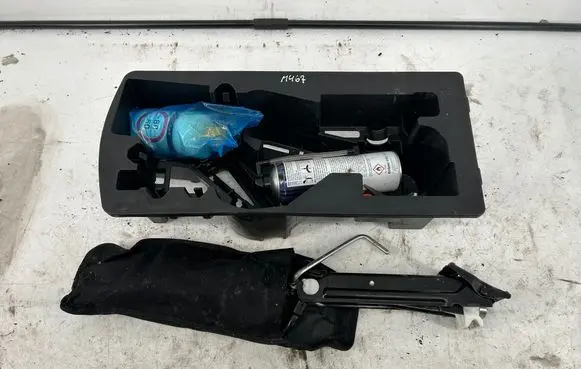 Citroen C1 Tool set 24437084