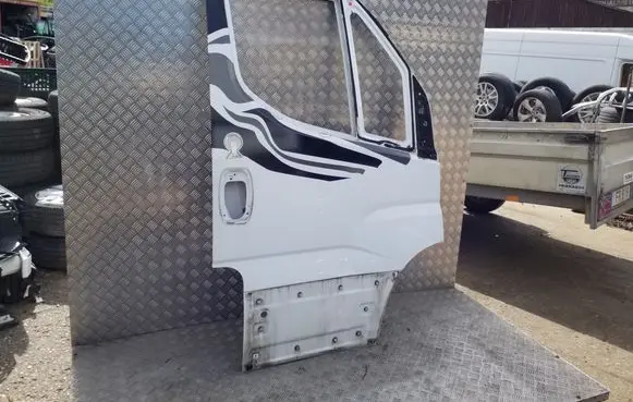Iveco Daily 6th gen Front door