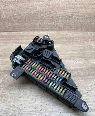 BMW 5 E60 E61 Fuse module 6906618 690661805