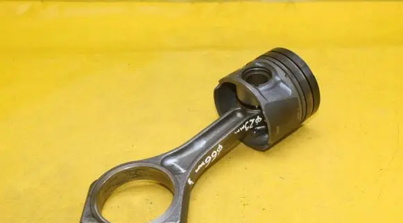 Jaguar XF X250 Piston with connecting rod