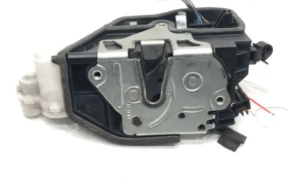 BMW X6 E71 Front door lock 7202143