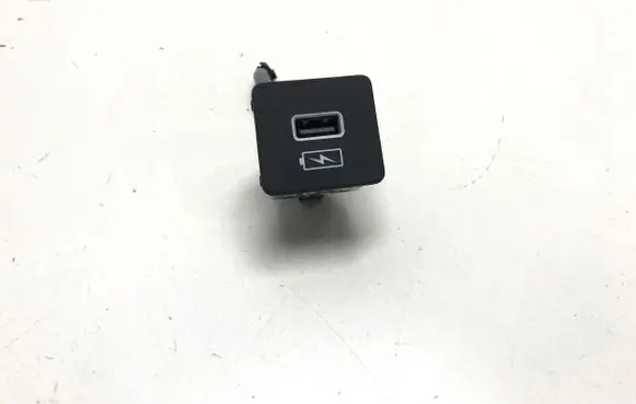 Honda HR-V USB socket connector M89546