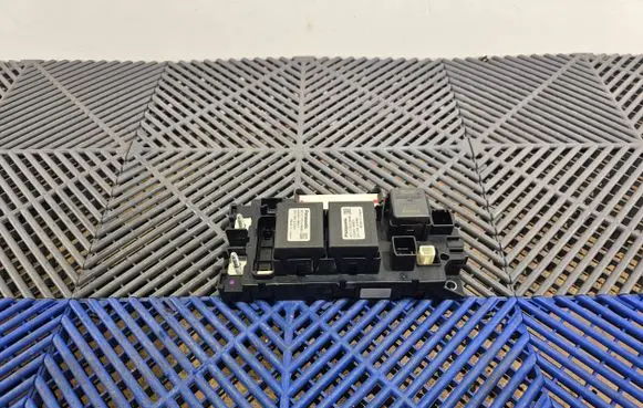 Lexus CT 200H Fuse module 71405084