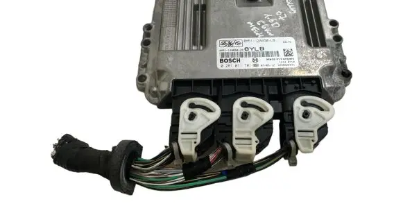 Ford Focus Engine control unit/module 8M5112A650LB 0281011701