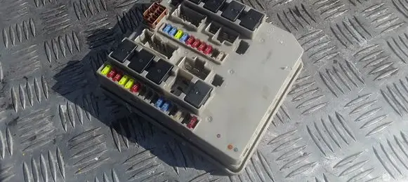 Nissan Note (E11) Fuse module