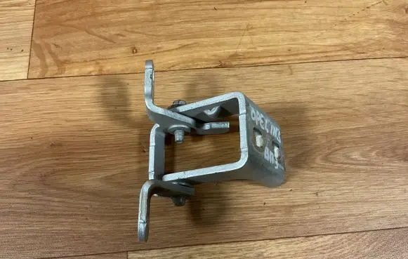Opel Insignia A Rear door upper hinge ES03A046574