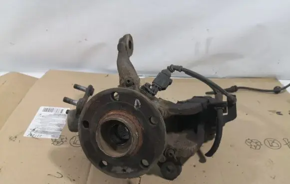 Skoda Octavia Mk2 (1Z) Front wheel hub spindle knuckle
