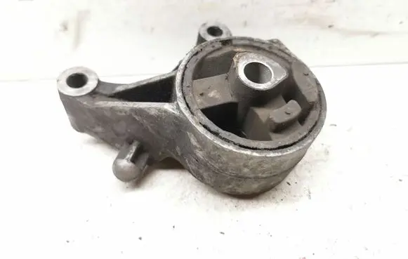 Opel Zafira B Engine mount bracket