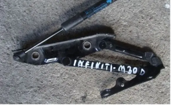 Infiniti M30 Tailgate/trunk/boot hinge