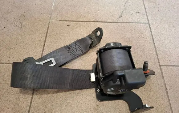 KIA Ceed Rear seatbelt