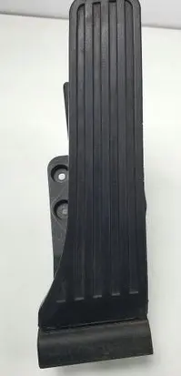 Mercedes-Benz GLK (X204) Accelerator throttle pedal A2043000304