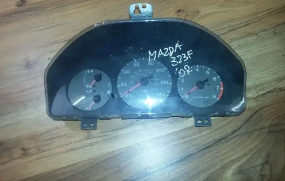 Mazda 323 F Speedometer (instrument cluster)