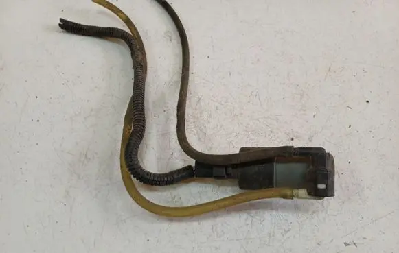 Nissan Almera Tino Windscreen/windshield washer pump 