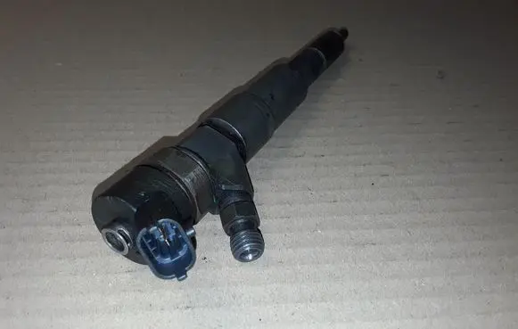BMW 5 E39 Fuel injector 0445110029
