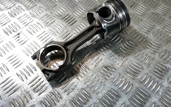 Volvo XC70 Piston with connecting rod