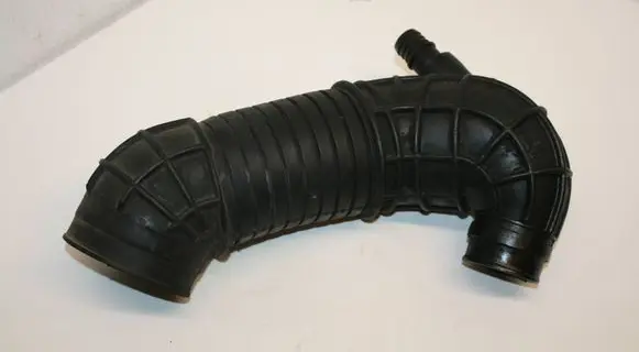 Toyota Avensis T250 Intercooler hose/pipe 8E0129615J