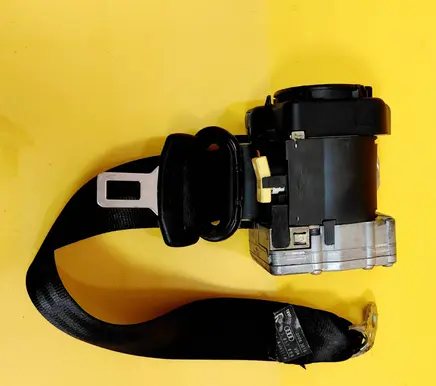 Audi A3 S3 8L Rear seatbelt 60386
