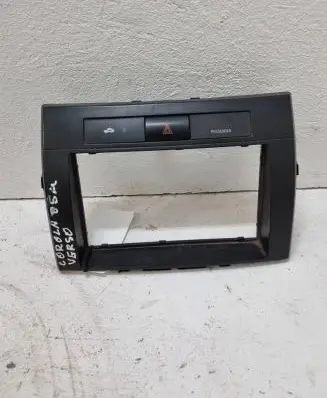 Toyota Corolla Verso AR10 Radio/GPS head unit trim 