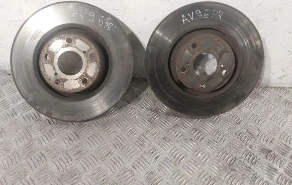 Toyota Avensis T270 Front brake disc 4351205090