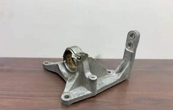 Mitsubishi Outlander IV Driveshaft support bearing bracket 