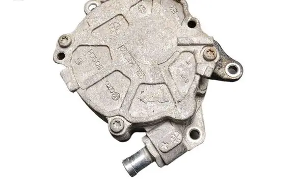 Volkswagen Jetta VI Vacuum pump 03L145100