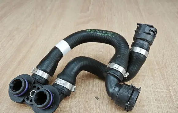BMW X6 G06 Engine coolant pipe/hose 8598363