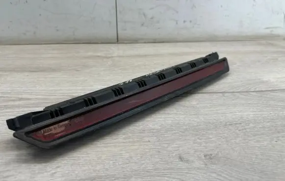 Volkswagen PASSAT B5 Third/center stoplight S302E1531