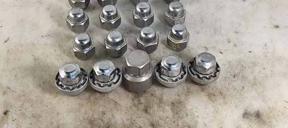 Hyundai Bayon Nuts/bolts 