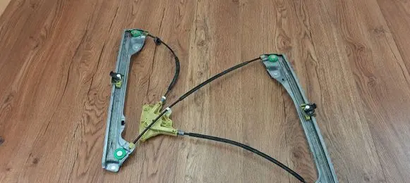 Renault Laguna III Front door electric window regulator 807000002R