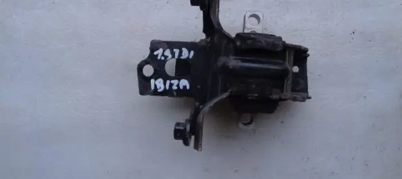 Seat Ibiza IV (6J,6P) Engine mounting bracket