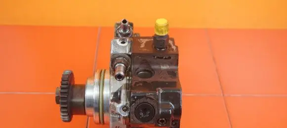 Mercedes-Benz C AMG W204 Fuel injection high pressure pump 0445010145 19MB44